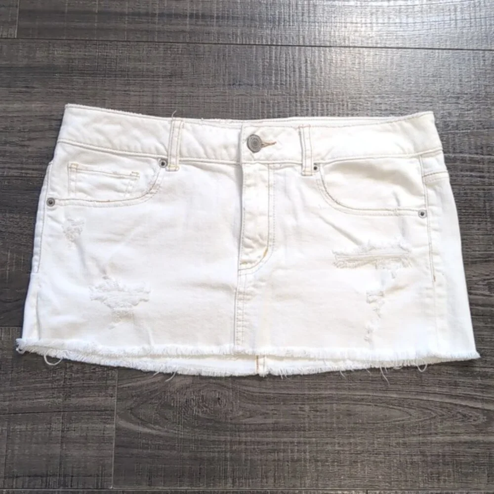 💠 American Eagle White Distressed Denim Mini Skirt Womens Size 6 Stretch - Picture 12 of 12